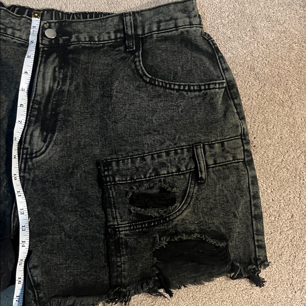 ✨ Trendy Washed Black High-Rise Distressed Cargo Shorts ✨ - Picture 5 of 10
